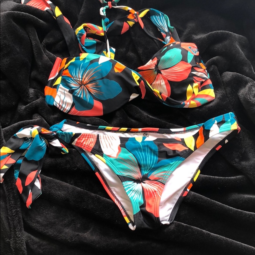 Roxy twist bikini with side tie on bottoms